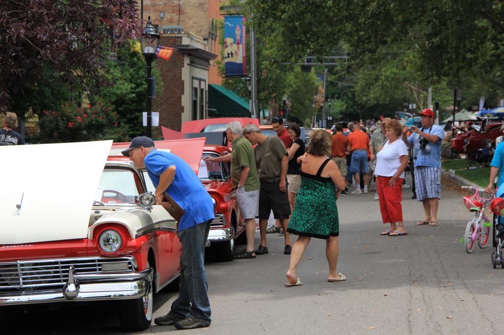 Photos Classic Car Show in Mainstrasse Village LINK nky