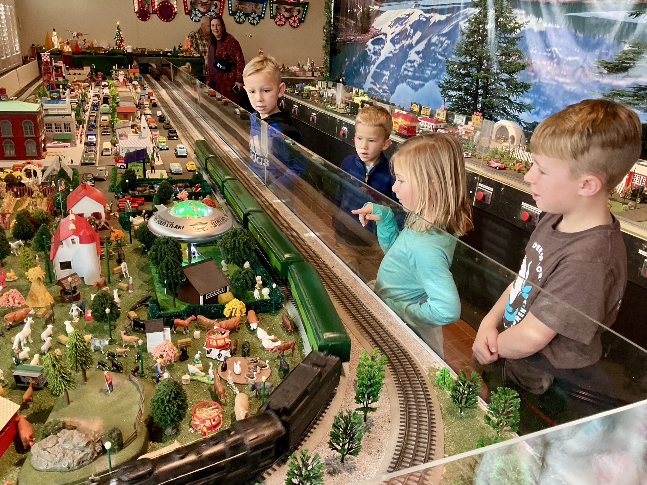 Kids-with-Holiday-Toy-Trains-