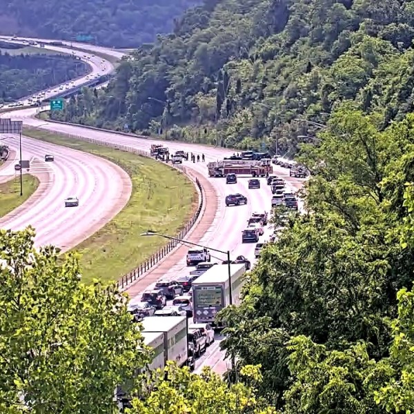 Independence man dies while attempting to tow vehicle on I-275
