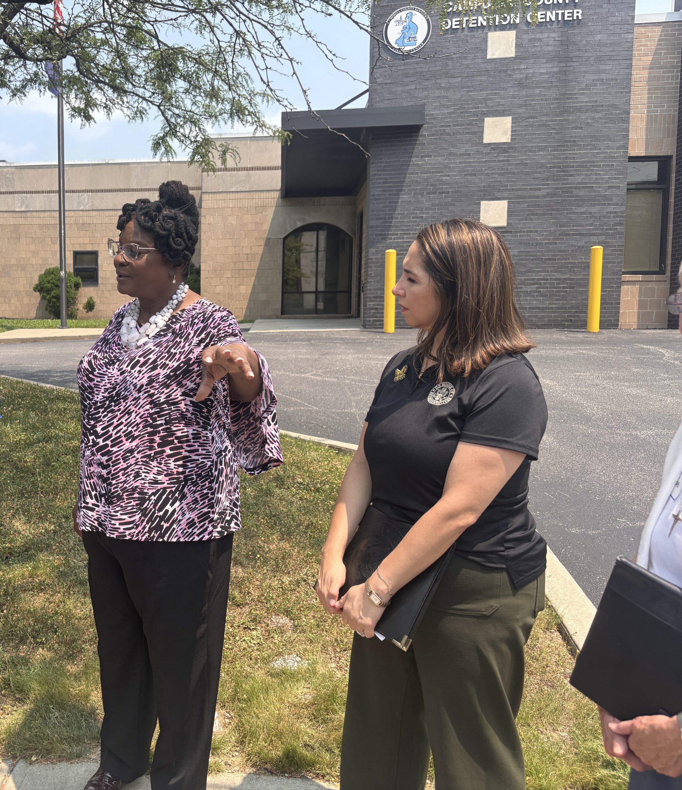 Democratic lawmakers tour Campbell County jail, challenge treatment of ICE detainees